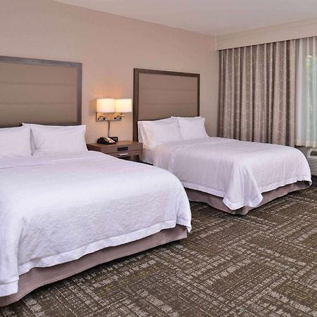 Hampton Inn & Suites Dallas Market Center Exterior photo